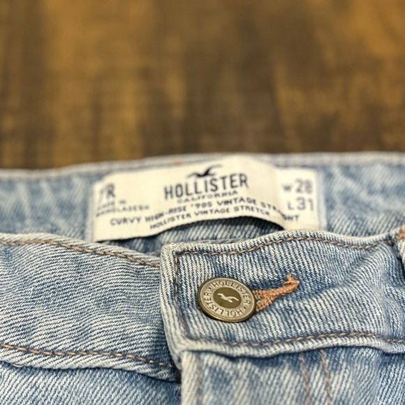 Hollister Vintage Curvy High Rise Jeans - Picture 8 of 12